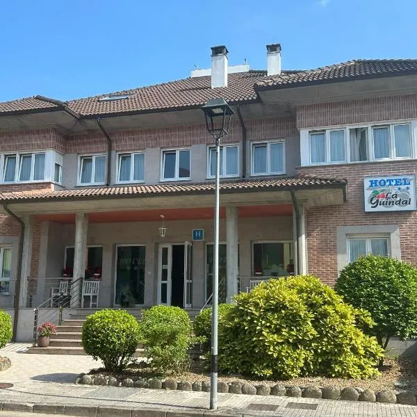 Hotel La Guindal, hotel v destinaci Arriondas