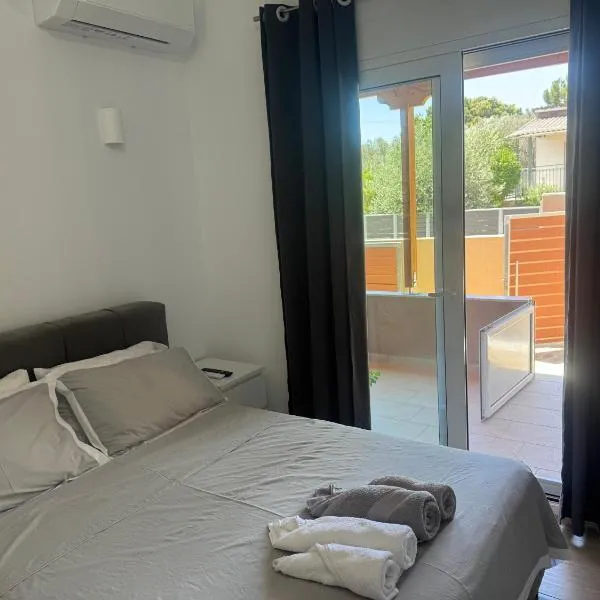 Maria House, hotel i Artemida