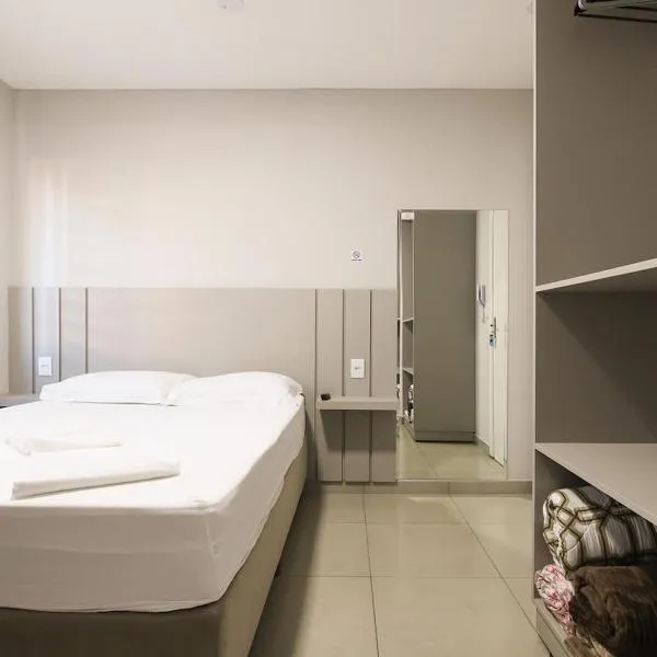Lou Suítes - Suíte 13 - Simples, Confortável e Perfeito, hotel in Guarapuava