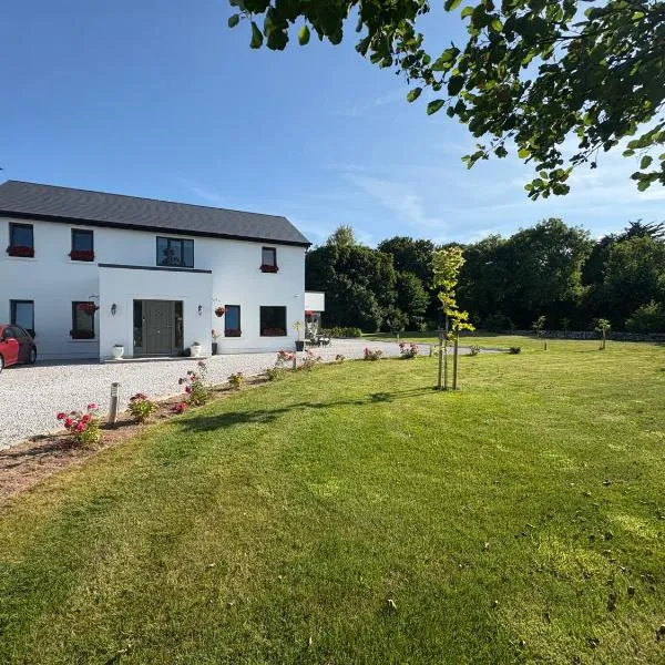 Ashlee Lodge, Shanagarry P25K6R6 Near Ballymaloe Cookery School & Garryvoe Hotel, hotel v destinaci Shanagarry