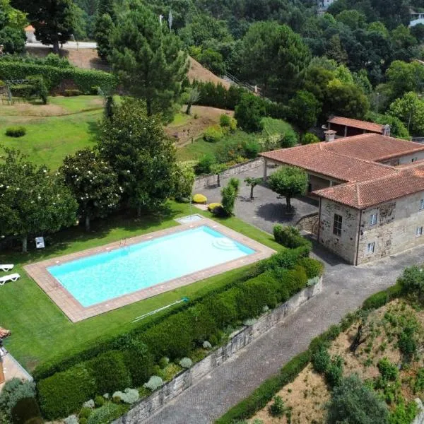 Nomad's Country - Casa Cimo de Vila, готель у місті Pedraça