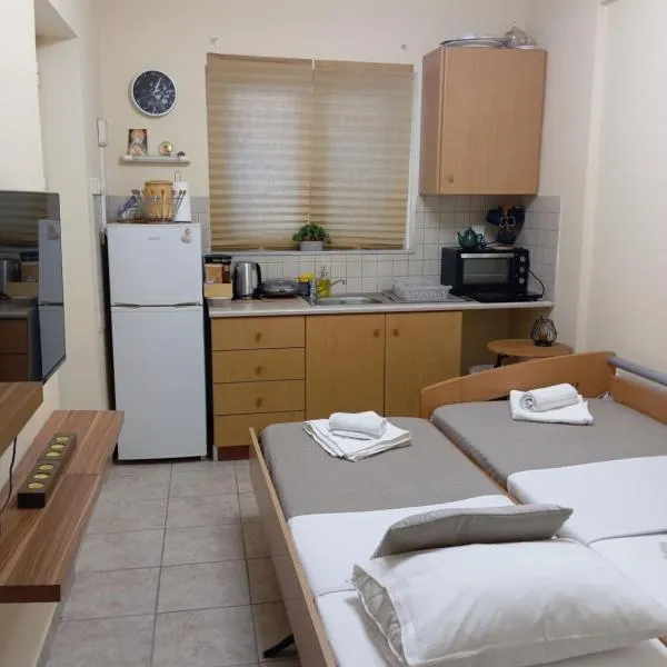 Garden studio, hotel in Piraeus