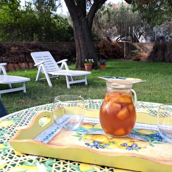 Il Giardino Monolocale Sardegna, hotel in Carbonia