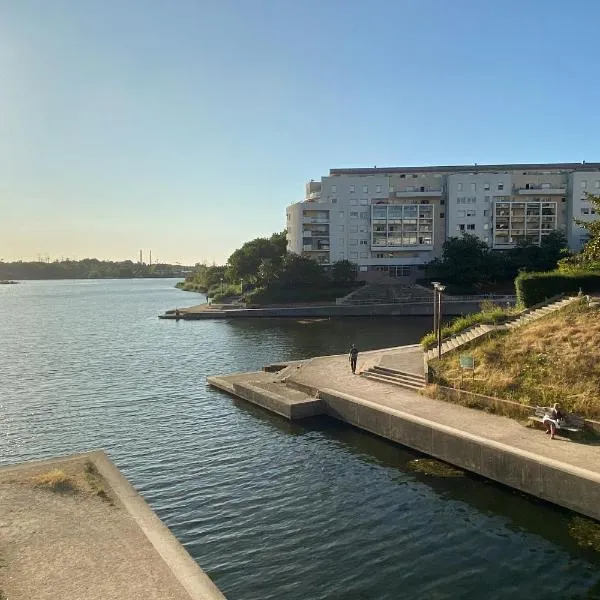 Appartement vue sur Lac proche métro, hotel in Créteil