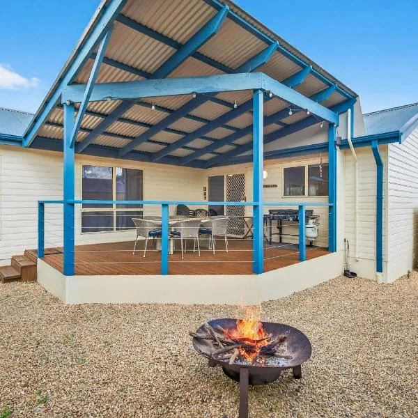 Beachwood - Fabulous Front-Row Goolwa Beach, Pet Friendly, hotel in Goolwa South