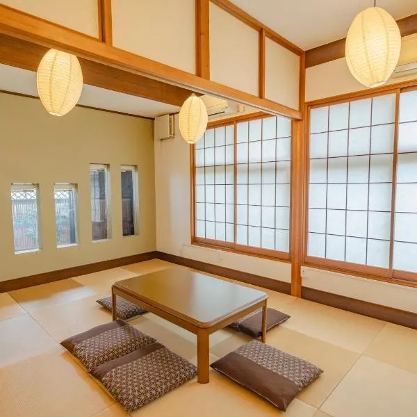 箱根湯本入り口 コンビニ横 徒歩駅5分 駐車場有り うなぎ名店横 和風貸切, hotel in Odawara