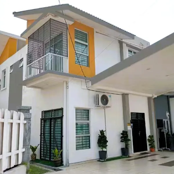 Sarrah Homestay At Kasa Height Residence, hotel in Kampong Alor Gajah