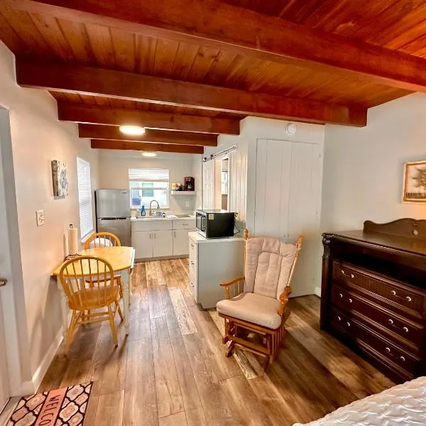 Cottage 34, Coconut Cottage - Dora Canal Court - a downtown, waterfront community、タバレスのホテル