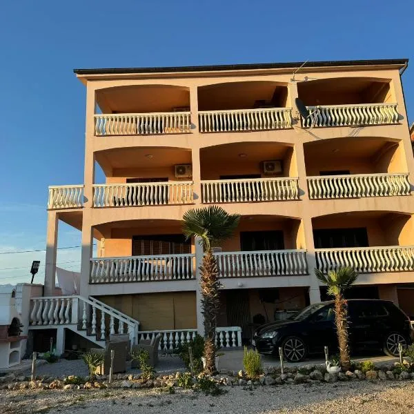 Apartments Bernarda 1, hotel v Nin