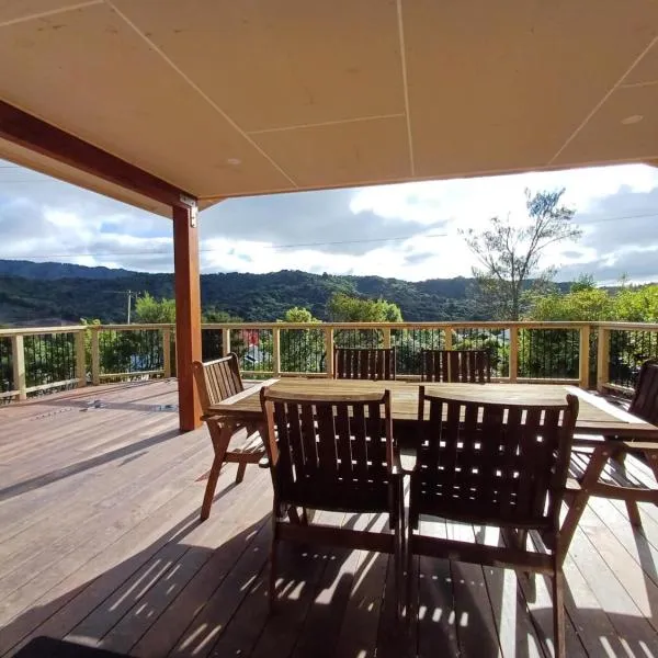 Family friendly 4 bedroom home with outdoor living, hotel in Picton
