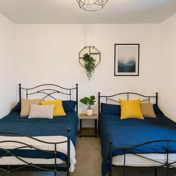 New Stylish Modern Home & Free Parking!, hotel en Darwen