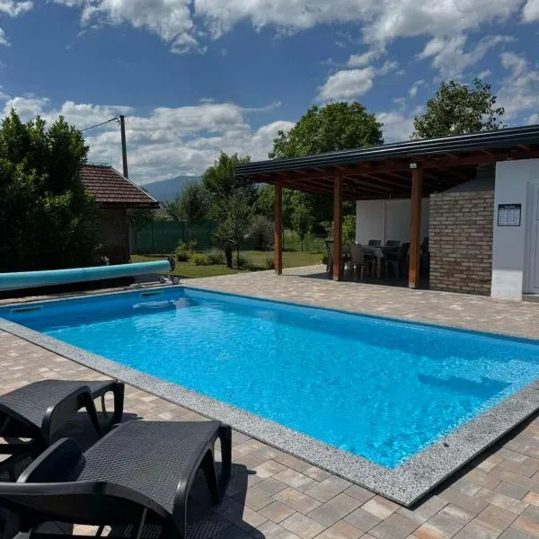 Crystal pool, hôtel à Bihać