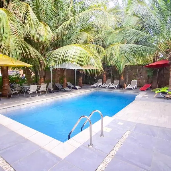 Casa Bianca, OSU, Premium Luxury, Breakfast, Pool & Gym, Restaurant, Beach 5mins, Airport 15mins, hotel em Acra