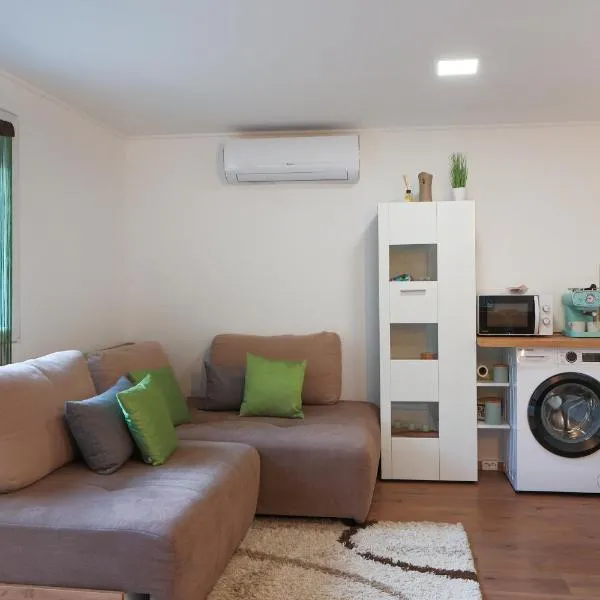 Gunaras Apartman RT, hotel din Dombóvár