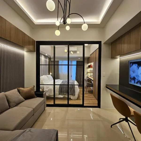 Luxury apartment at Park McKinley West suite 1, hotel di Manila