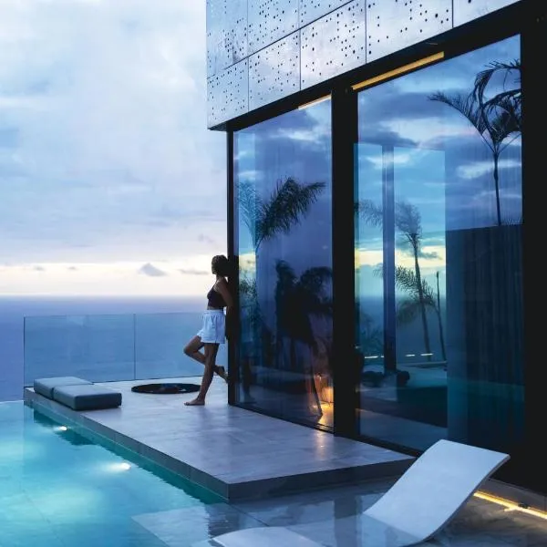 Saudade Residence - Ultra Luxury Futuristic Ocean Zen Retreat, hotel in Ribeira Brava