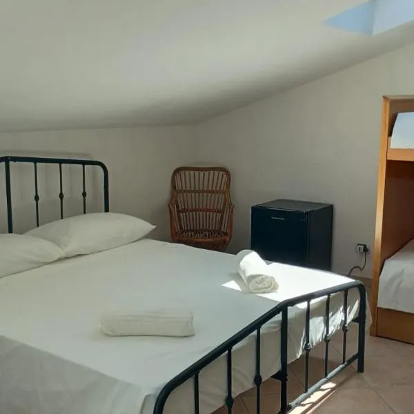 Fratti Central Beach Rooms, hotel in Viareggio