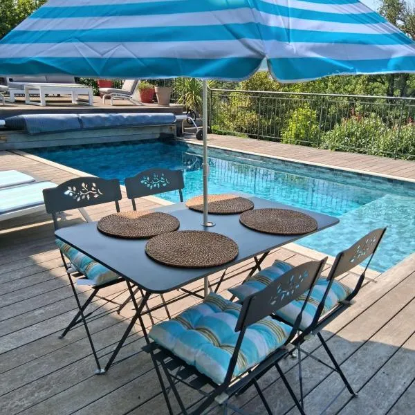 Rez de Jardin d'une Bastide VILLA LA GARDI avec Piscine privée, hotel v destinácii La Garde-Freinet