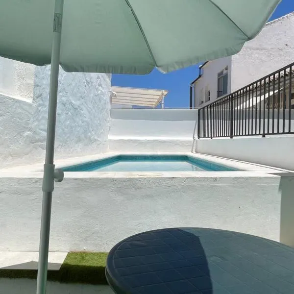 Apartamento nuevo con piscina en el centro "Doña Paca-Ronda", hotel en Ronda