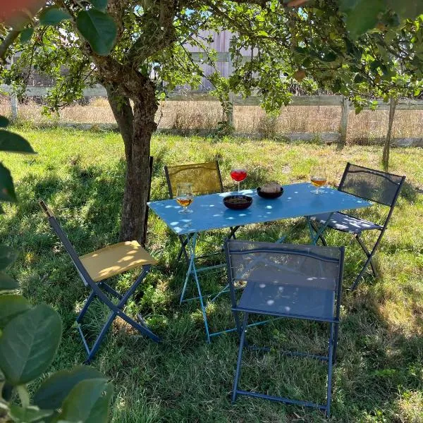 Parenthèse à la Maison de l'Ecrivain entre nature et petit déjeuner festin, hotel em Servon