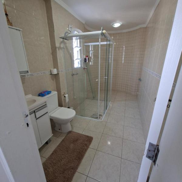 Meia praia - Apartamento grande a 250 metros da praia - Foto 3