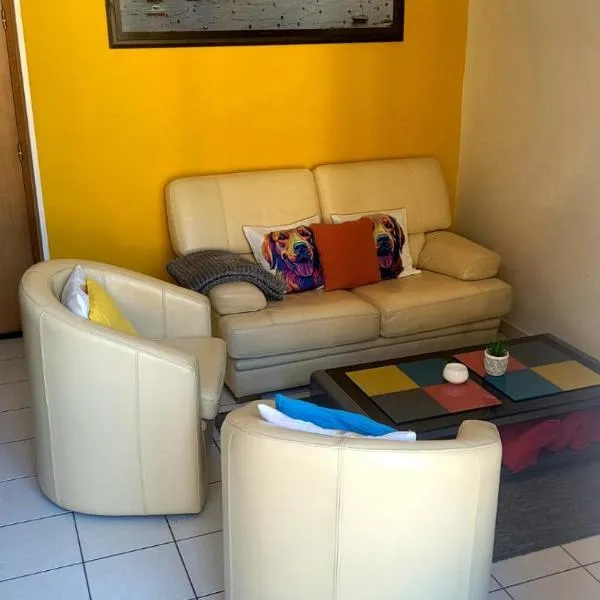 Apparte Cosy Avec Terrasse Et Parking, Hotel in Dinan