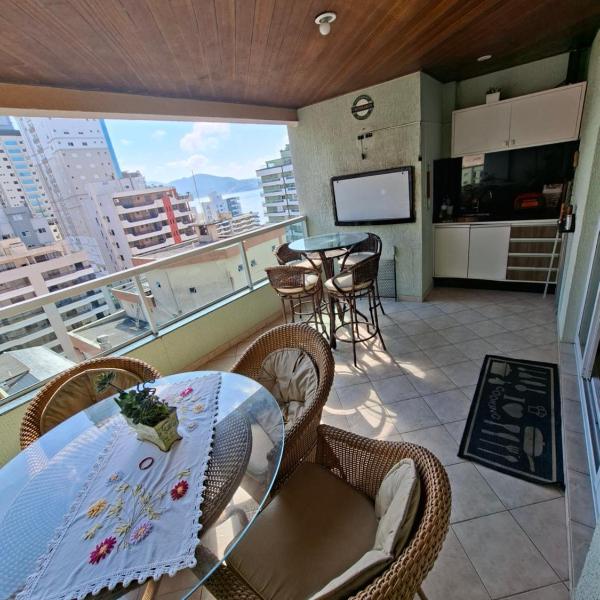 Meia praia - Apartamento grande a 250 metros da praia