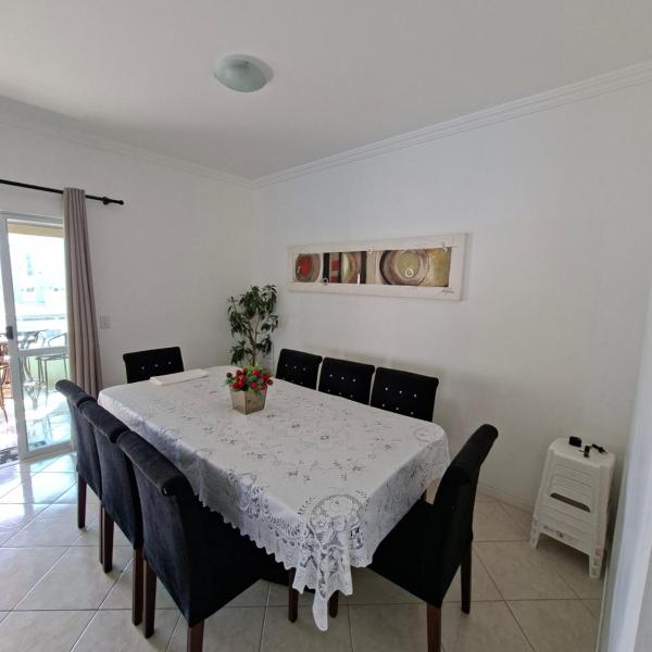Meia praia - Apartamento grande a 250 metros da praia - Foto 4
