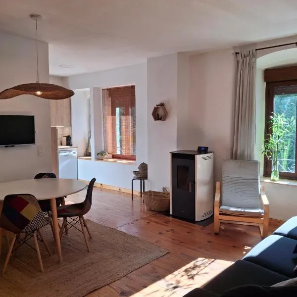 Apartamento REFORMADO -75m - VISTAS a la montaña y al rio - Wifi - TRASTERO en planta calle - Junto a Parking publico โรงแรมในคานฟรานซ์ เอนตาติอง