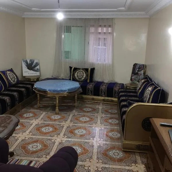 Appartement à louer UNIQUEMENT pour famille et couple marié, hotel in Mohammedia