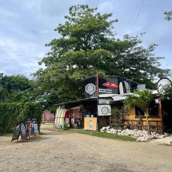 The Backside House, hótel í Tamarindo