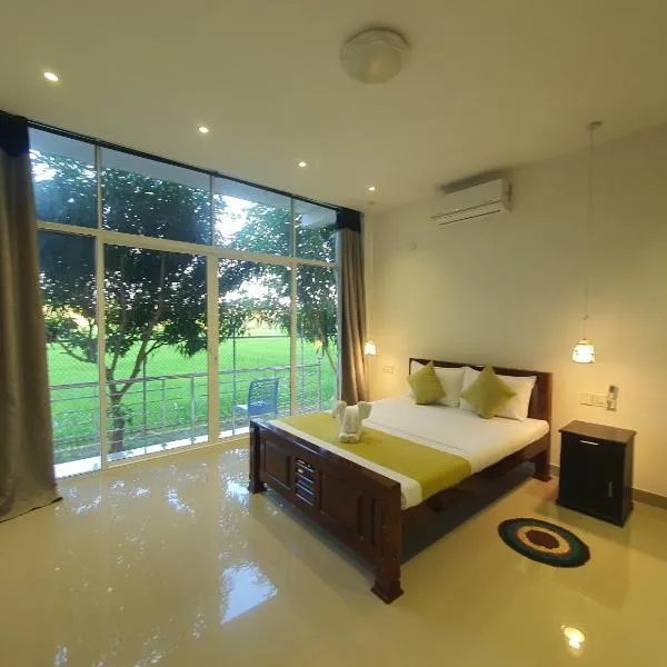Villa Emerald & YALA safari, hotel in Tissamaharama