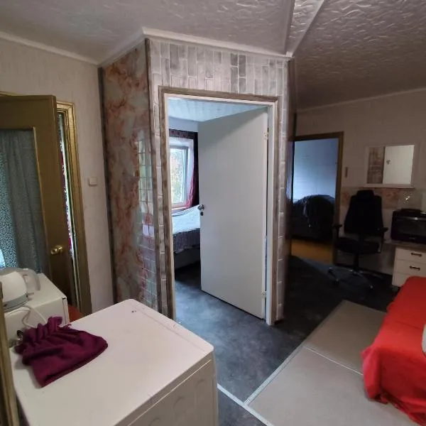 своя комната в двухкомнатный квартире, hotel in Maardu
