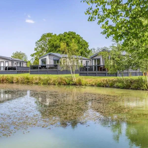 Woodhall Country Park Lodges, hotel in Woodhall Spa