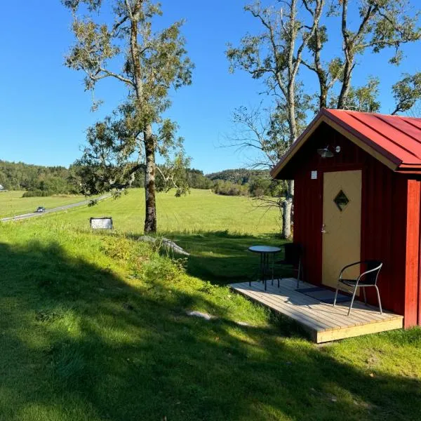 Riverside Farm fish and family friendly cottage nr 4 Strömstaren, hotel in Munkedal
