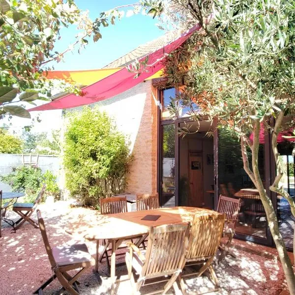 la grange aux hirondelles, hotel in Sancoins