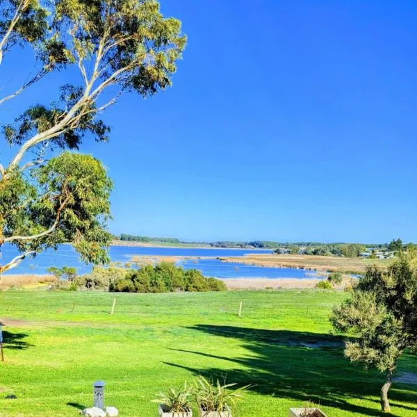 Hilltop Riverview Retreat, hotel en Clayton Bay