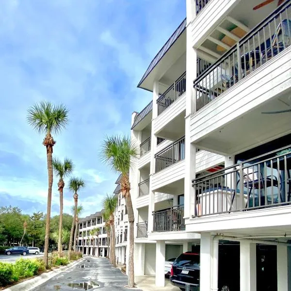 Coastal Beachfront Condo-King Bed, Updated, hotel en Hilton Head Island