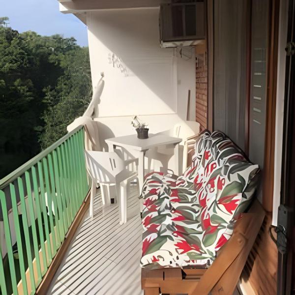 Espaçoso Flat com Varanda no Cavalinho Branco