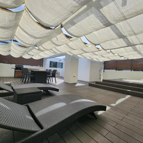 3ベッド3バス ヴィラアパラギ宮古島, hotel in Miyako Island