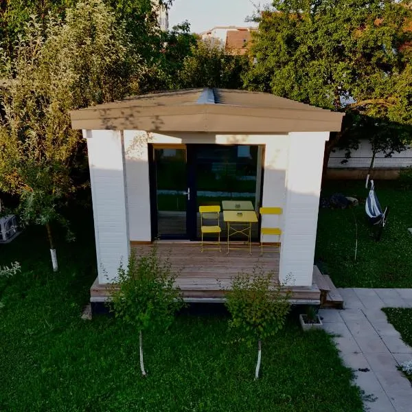 Pixel - Tiny Village, hotel in Tîrgu Secuiesc