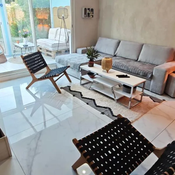 Maison Familiale Déco Vintage Jardin Parking Puy duFou, hotel in Cholet