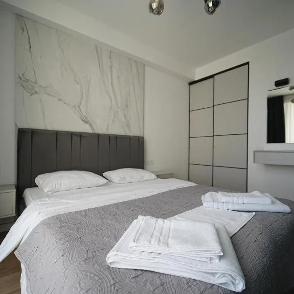Top Spot in Riscani! 1BR Near Shops & Restaurants, hotel in Chişinău