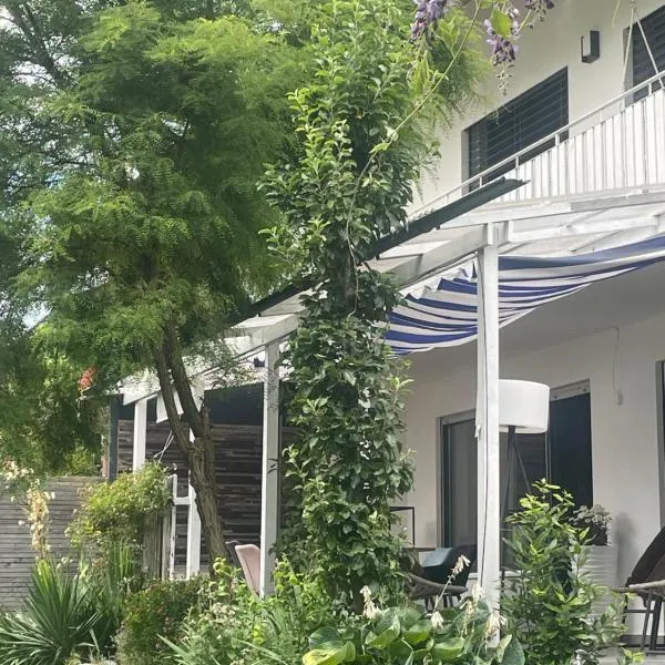 Haus 16 Ferienhaus zwischen Salzburg Chiemsee und Waging am See, hotel v destinaci Kirchanschöring