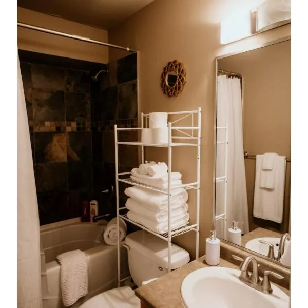 Lower suite in family friendly townhome, hotel in Victoria