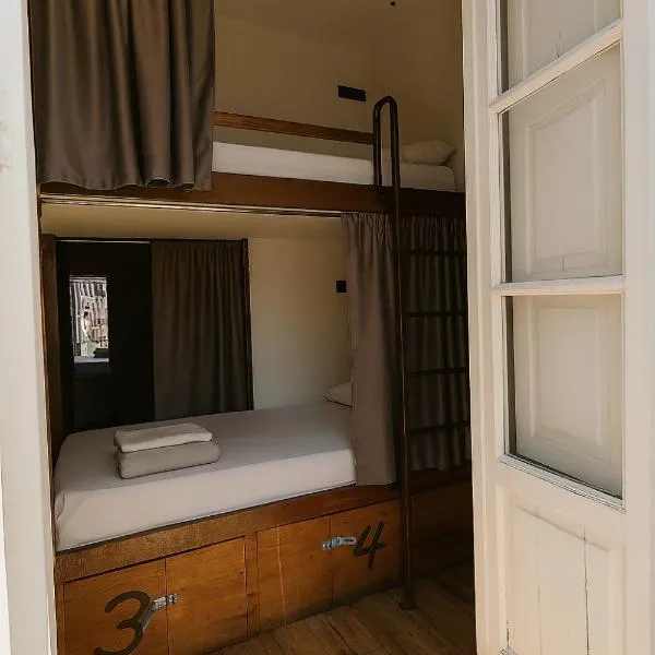 Black Swan Hostel Sevilla, khách sạn ở Seville