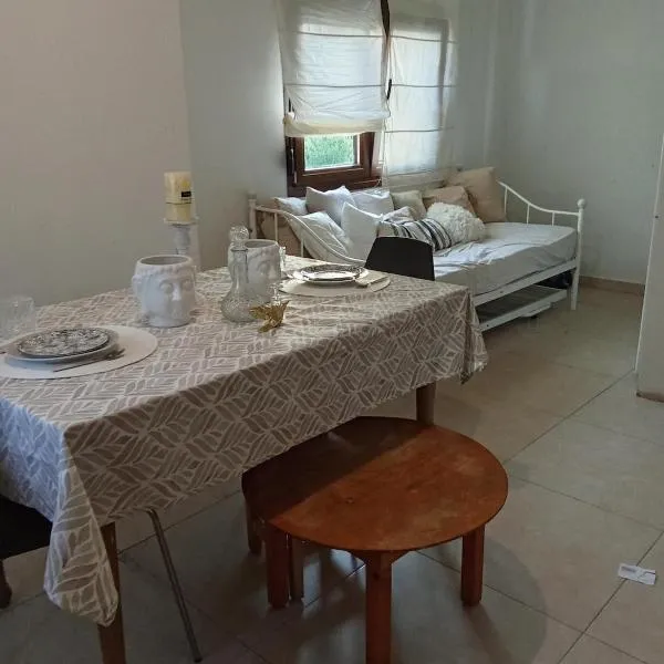 Alkyone 4 Bed Accomodation, hotel in Kala Nera