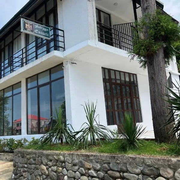 Eniseli, hotel u gradu 'Čakvi'