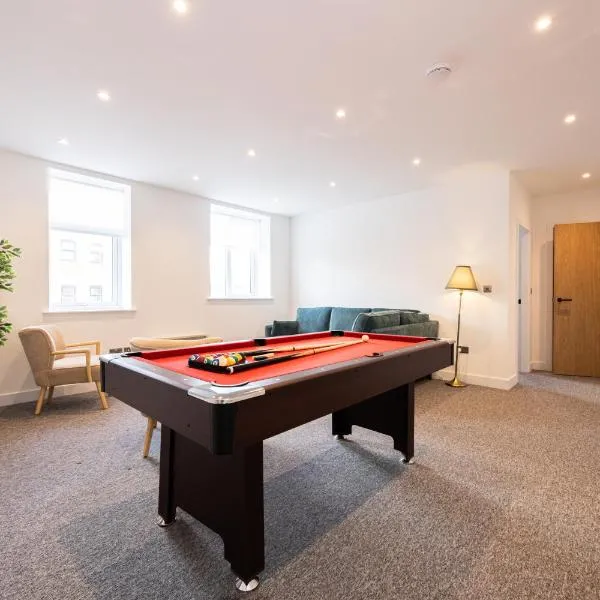 Stanway Apartments- Free Parking & Close To Tram Stop, hotell i Sale