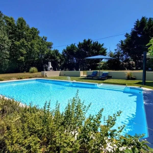 Escapades Romantiques Uniques amour amour amour, hotel i Loubès-Bernac